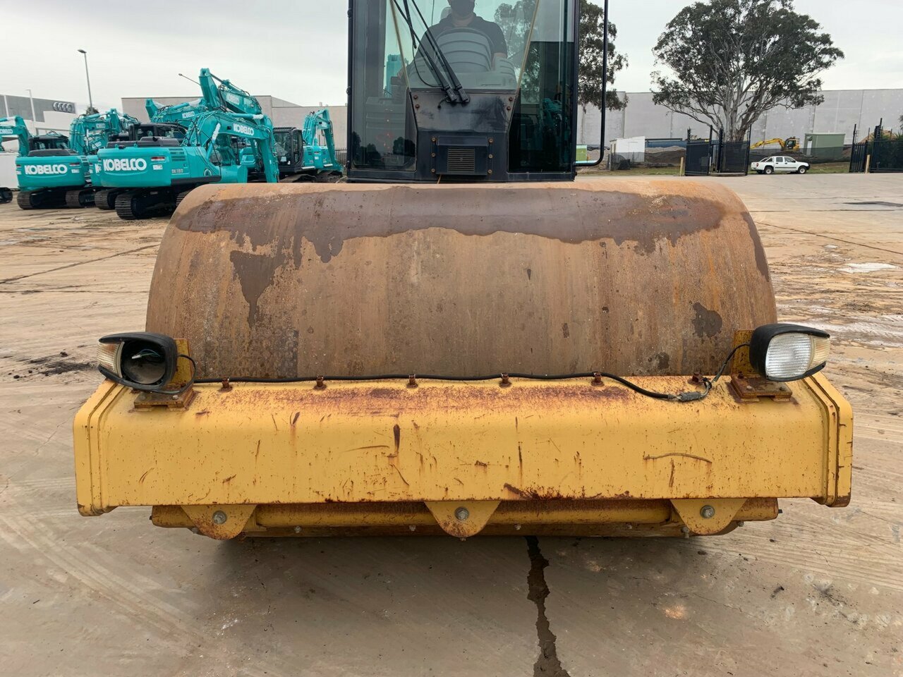 CATERPILLAR CS56 ROLLER