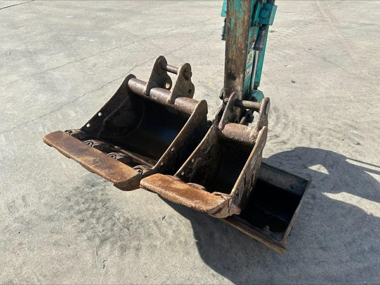 2016 KOBELCO SK17SR-5 SK17SR-5 EXCAVATOR