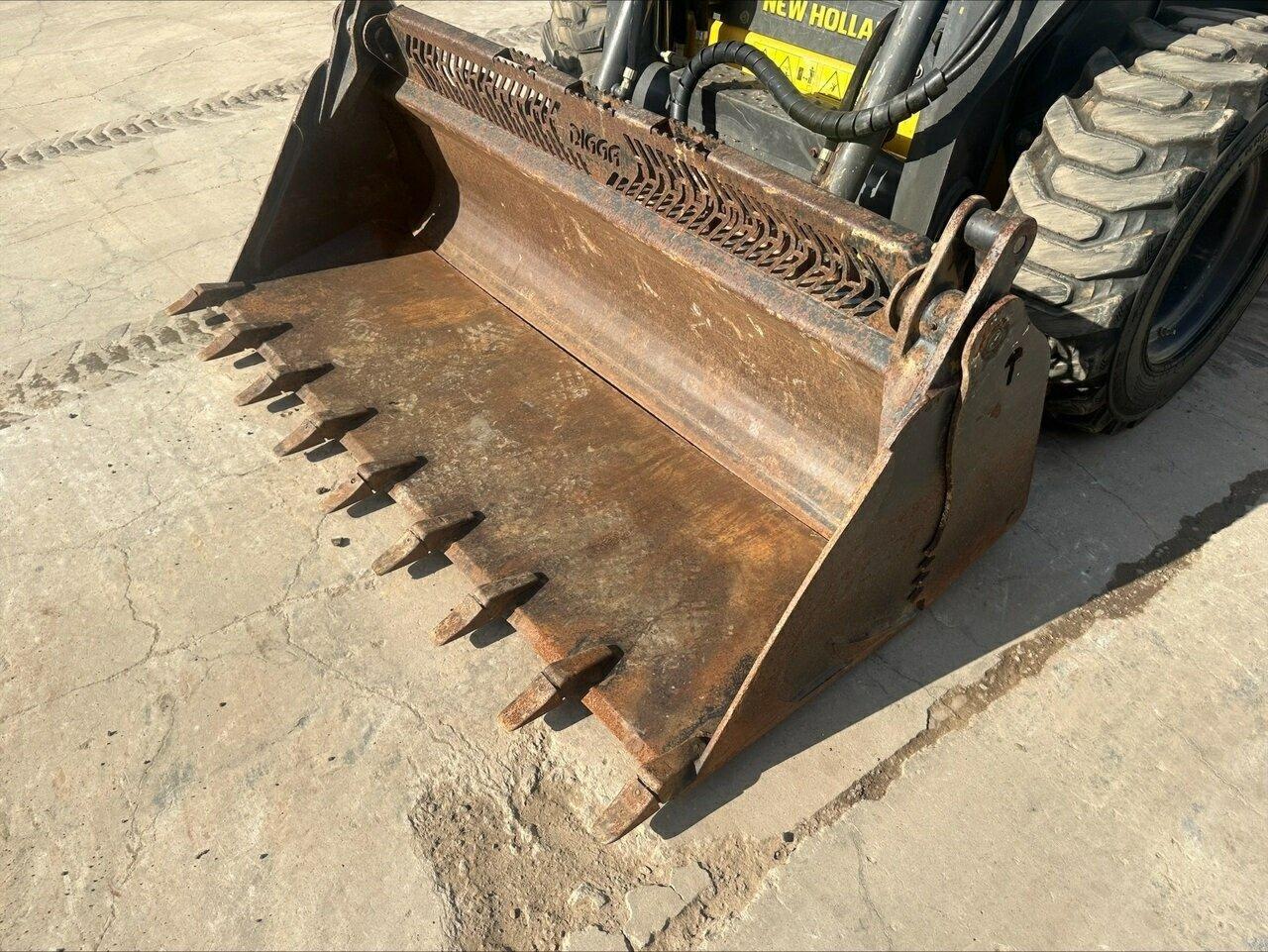 2017 NEW HOLLAND L218 LOADER