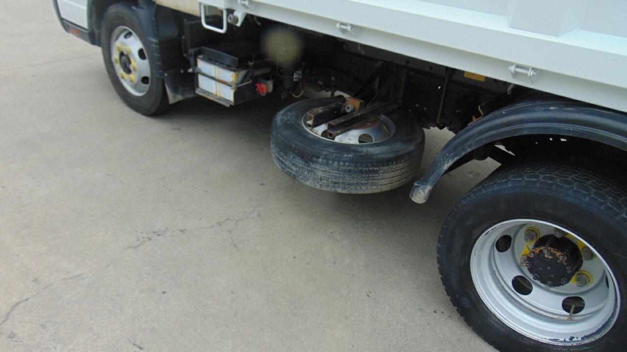 2020 FUSO CANTER 815 AUTO TIPPER