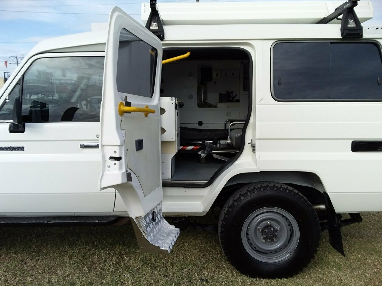 2008 TOYOTA LANDCRUISER VDJ78R 5 SP MANUAL 3D WAGON