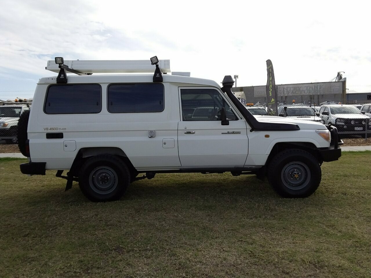 2008 TOYOTA LANDCRUISER VDJ78R 5 SP MANUAL 3D WAGON