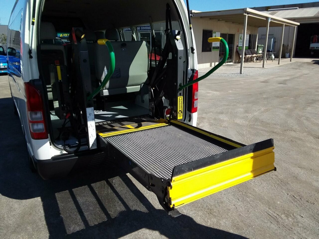 2013 TOYOTA HIACE KDH223R MY12 5 SP MANUAL 5D BUS