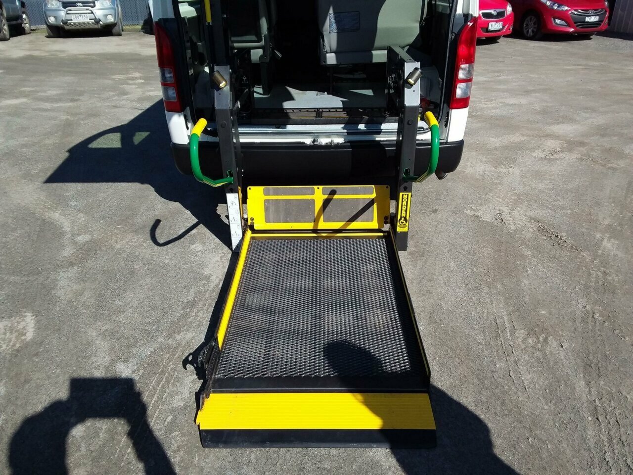 2013 TOYOTA HIACE KDH223R MY12 5 SP MANUAL 5D BUS