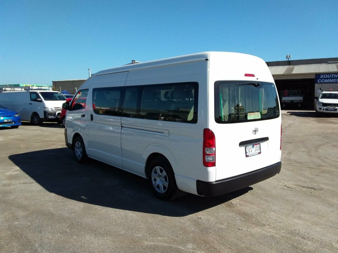 2013 TOYOTA HIACE KDH223R MY12 5 SP MANUAL 5D BUS