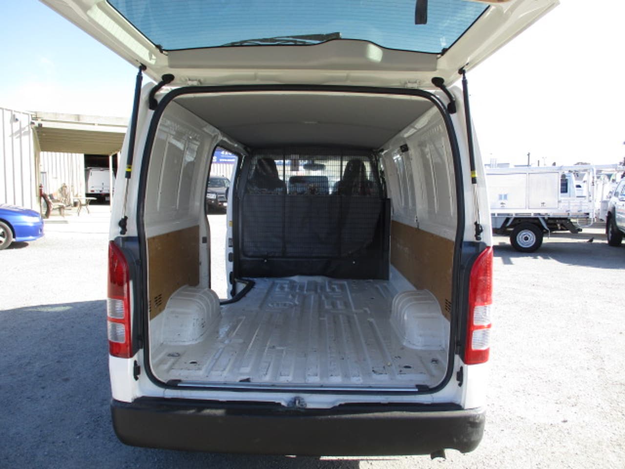 2013 TOYOTA HIACE KDH201R AUTOMATIC VAN