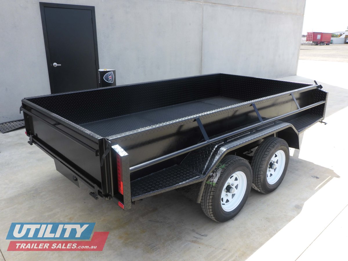 CUSTOM TRAILER