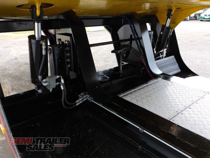 2013 CUSTOM KENNEDY DROP DECK WITH RAMPS