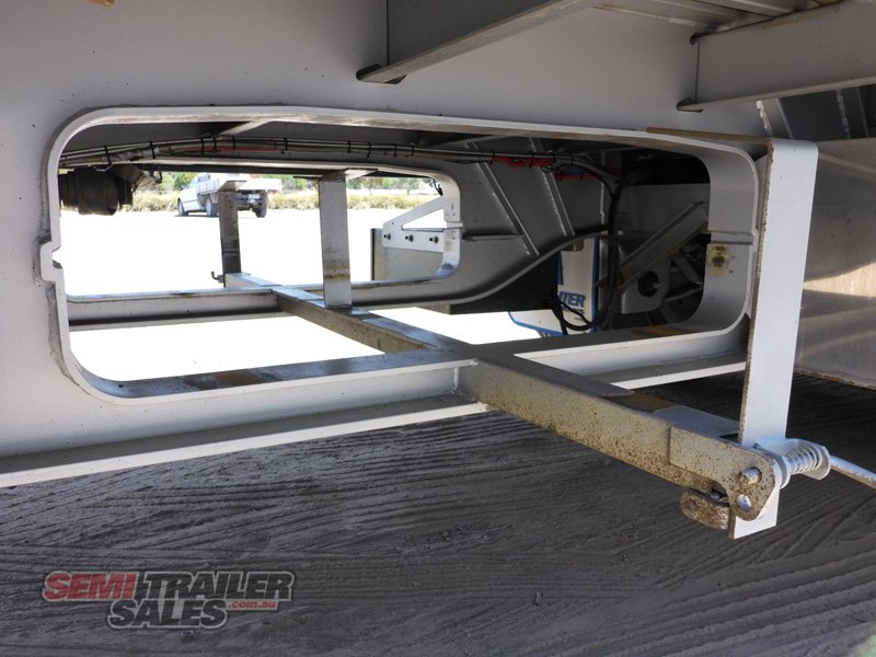 2010 MAXITRANS SEMI DROPDECK WITH RAMPS