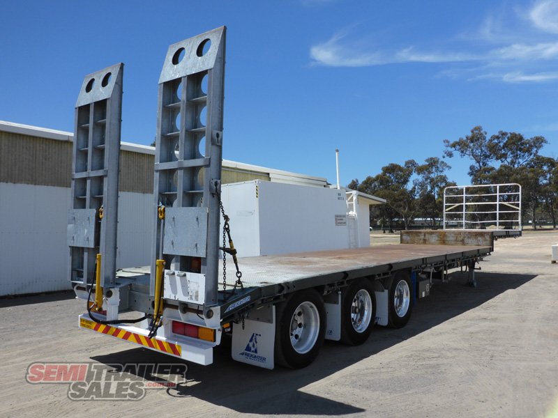 2010 MAXITRANS SEMI DROPDECK WITH RAMPS