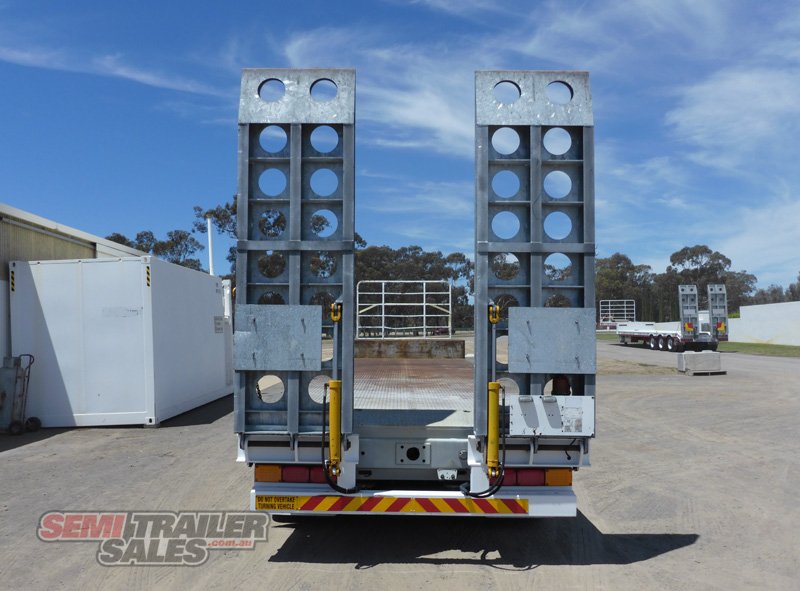 2010 MAXITRANS SEMI DROPDECK WITH RAMPS