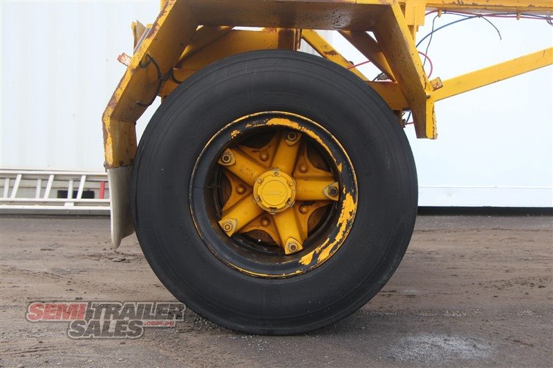 CUSTOM TRAILER