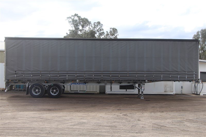 MAXITRANS CURTAINSIDER TRAILER