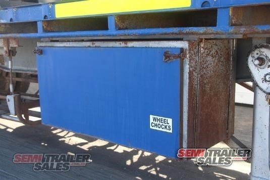 HAULMARK FLAT TOP TRAILER