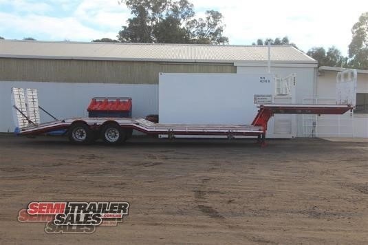 1982 LOMBARDI SEMI LOW LOADER DROP DECK TRAILER WITH RAMPS