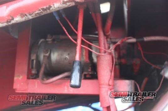 1982 LOMBARDI SEMI LOW LOADER DROP DECK TRAILER WITH RAMPS