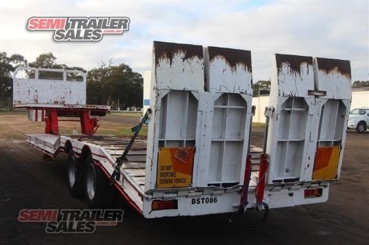 1982 LOMBARDI SEMI LOW LOADER DROP DECK TRAILER WITH RAMPS