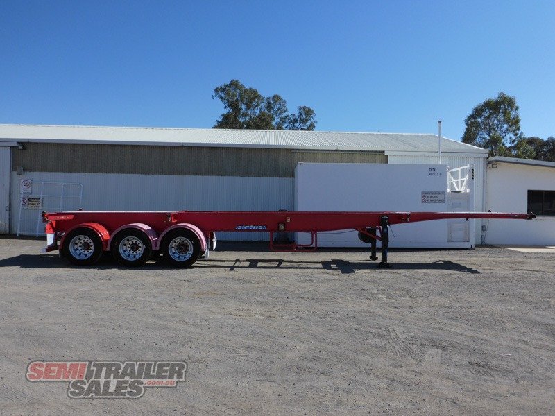2009 MAXITRANS SEMI 40FT SET SKEL TRAILER WITH GEN SET