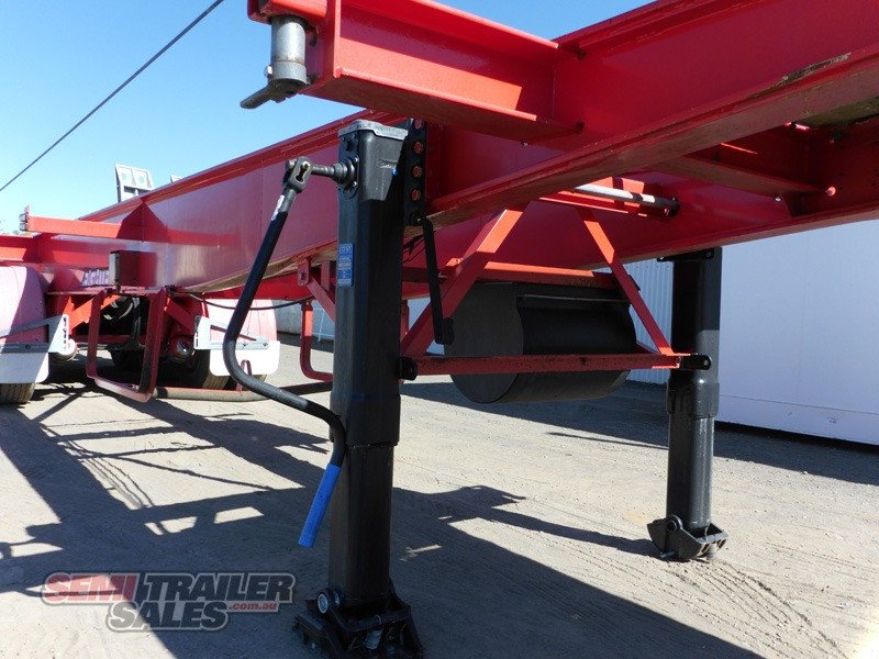 2009 MAXITRANS SEMI 40FT SET SKEL TRAILER WITH GEN SET