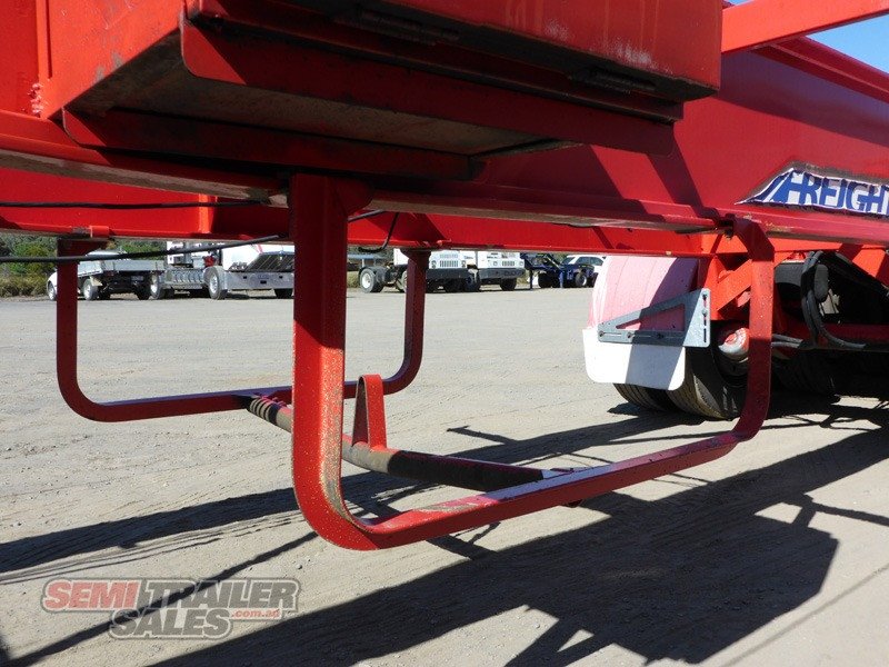 2009 MAXITRANS SEMI 40FT SET SKEL TRAILER WITH GEN SET