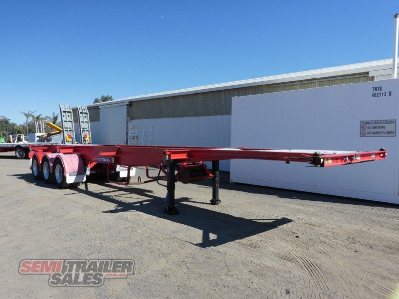 2009 MAXITRANS SEMI 40FT SET SKEL TRAILER WITH GEN SET