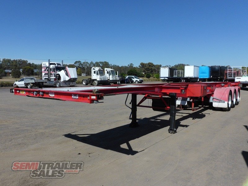 2009 MAXITRANS SEMI 40FT SET SKEL TRAILER WITH GEN SET