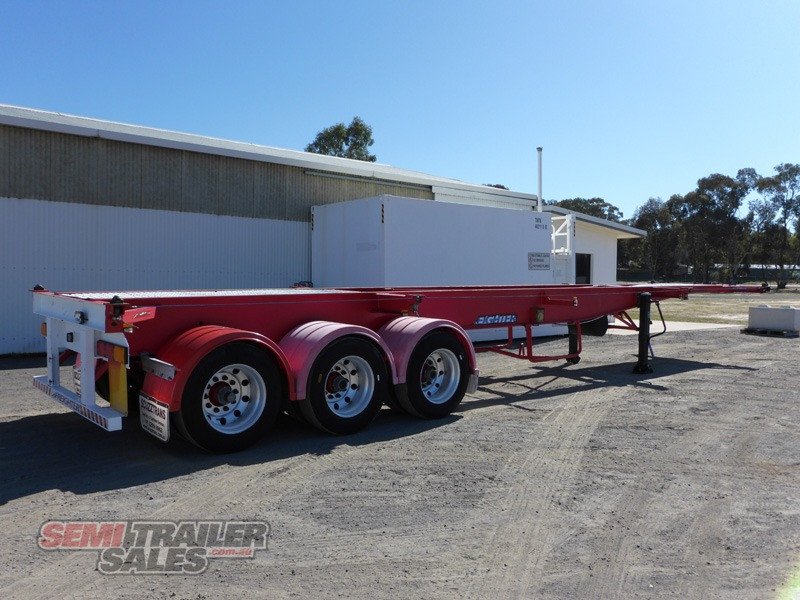 2009 MAXITRANS SEMI 40FT SET SKEL TRAILER WITH GEN SET