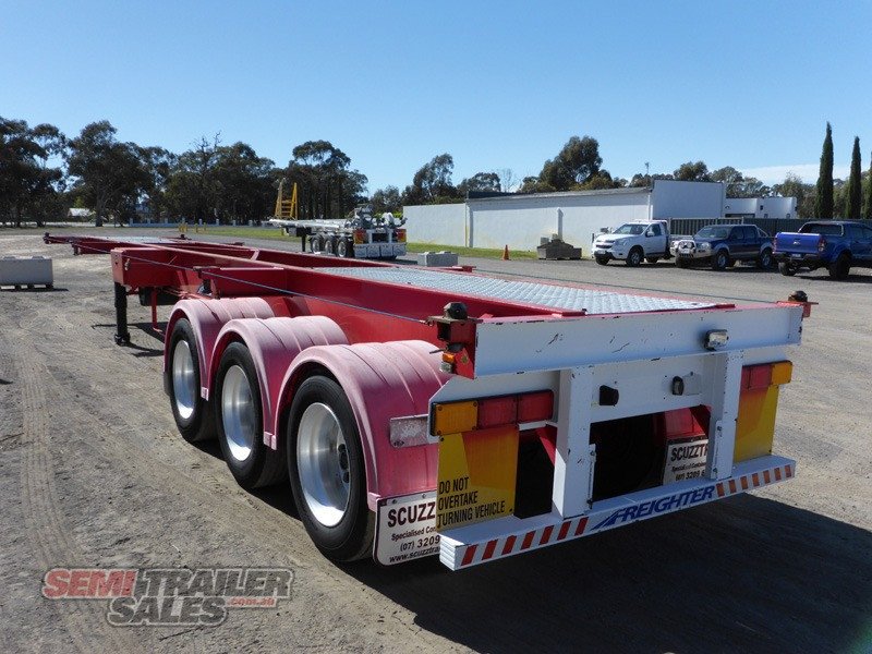 2009 MAXITRANS SEMI 40FT SET SKEL TRAILER WITH GEN SET