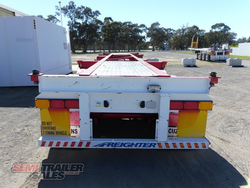 2009 MAXITRANS SEMI 40FT SET SKEL TRAILER WITH GEN SET