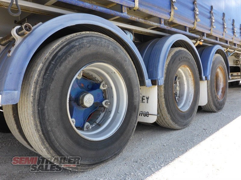 VAWDREY CURTAINSIDER TRAILER