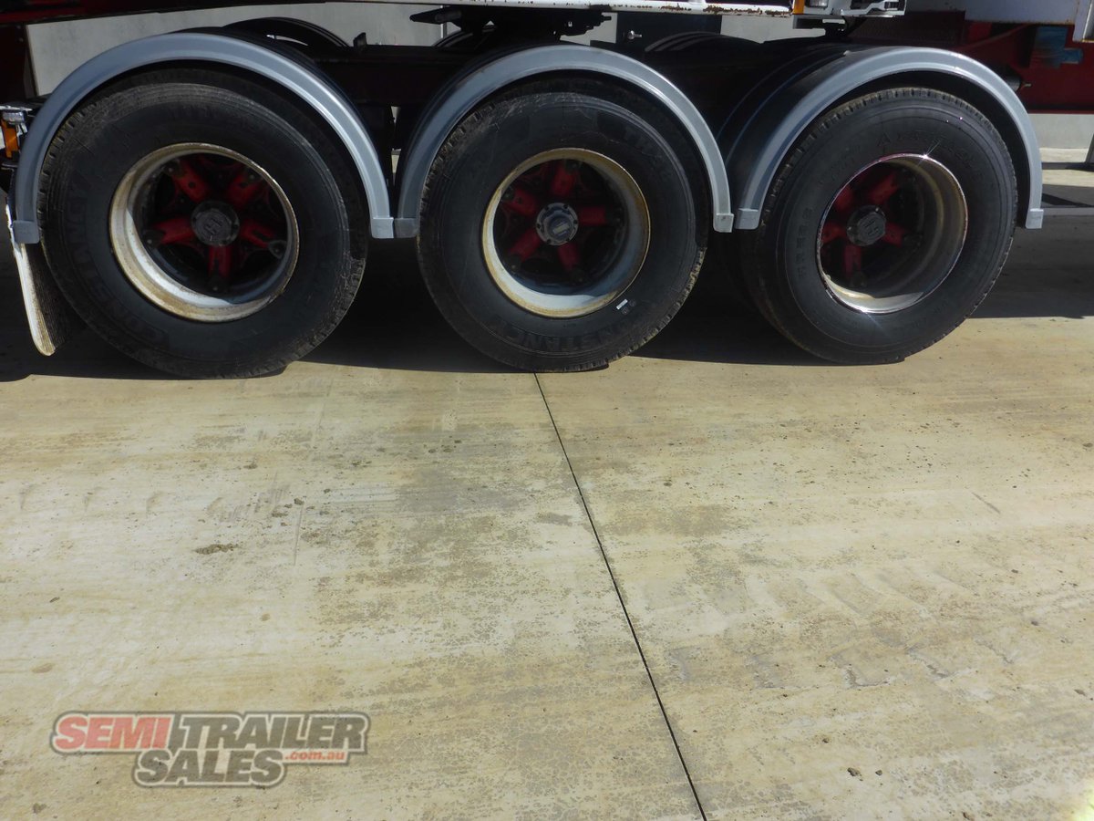 MAXITRANS CURTAINSIDER TRAILER