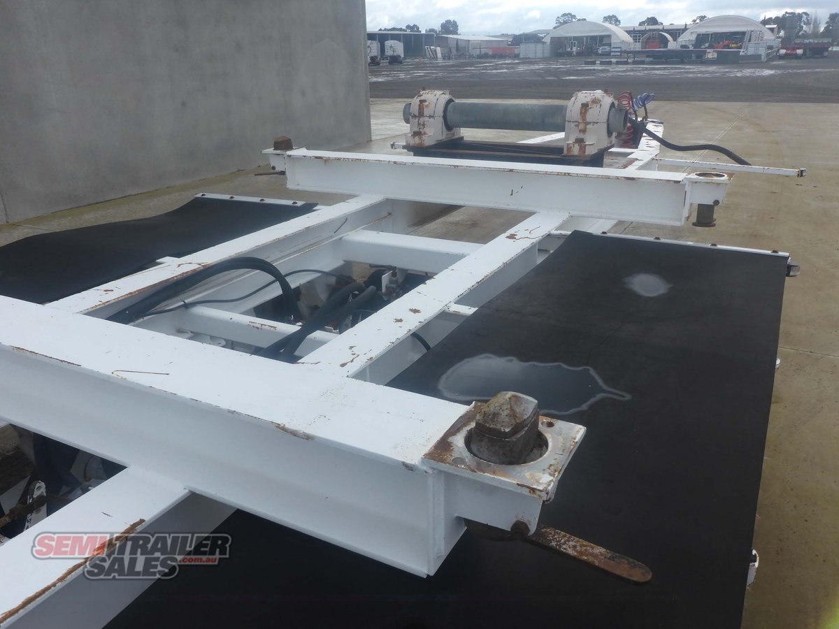 CUSTOM TRAILER