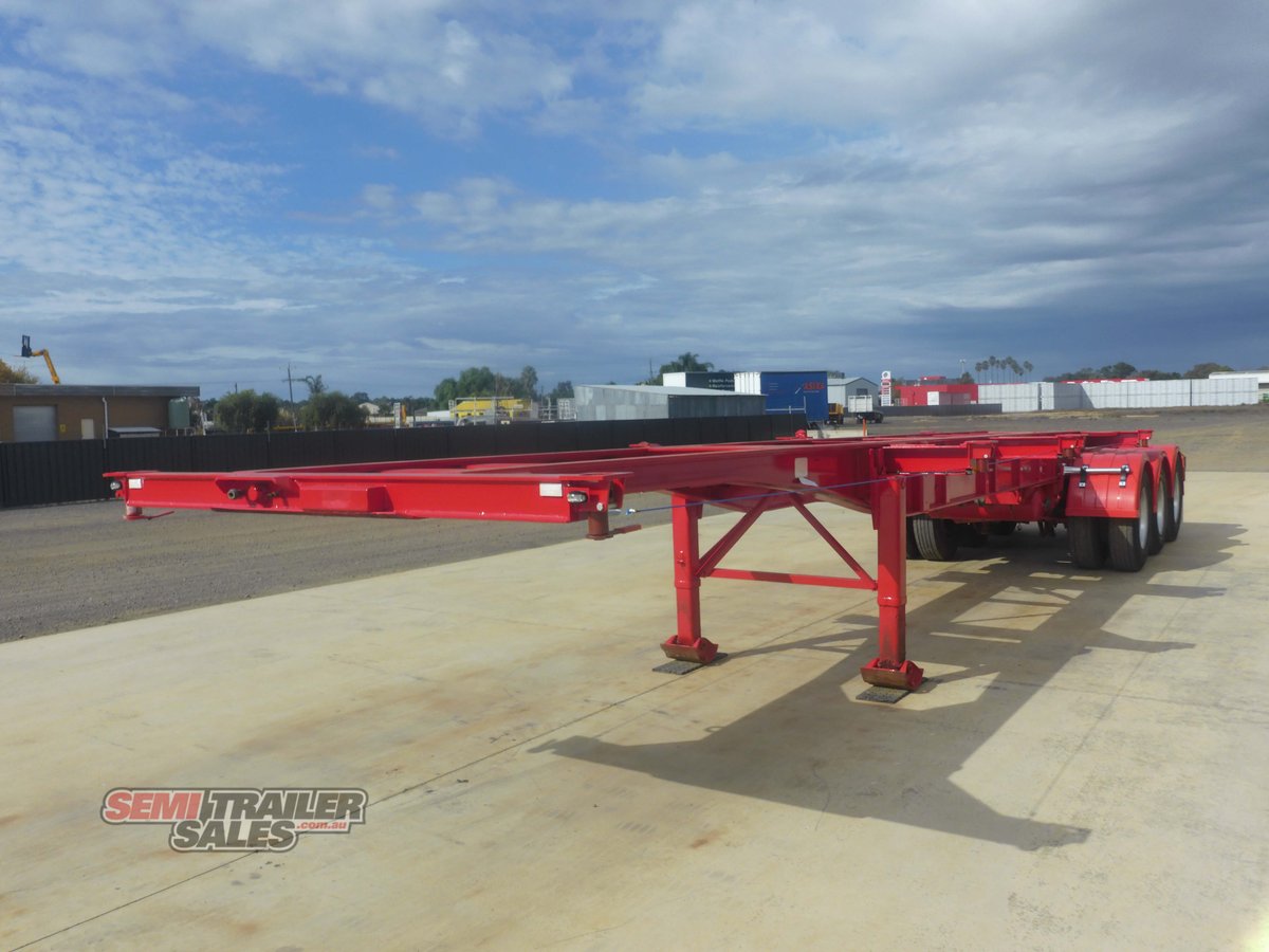2010 BARKER 40FT RETRACTABLE SKEL TRAILER