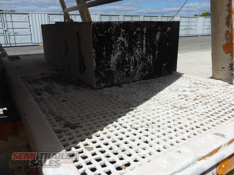 CUSTOM TRAILER