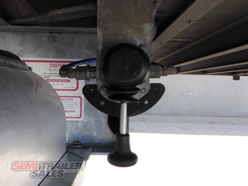 2005 MAXITRANS SEMI 48FT PANTECH TRAILER