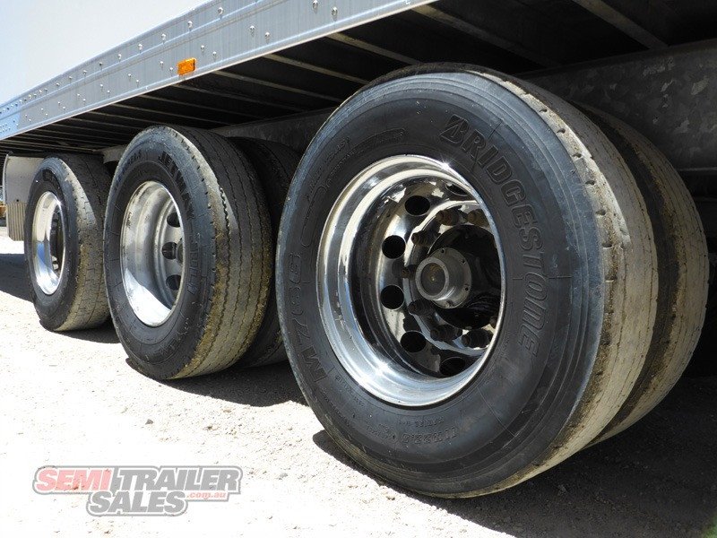 2005 MAXITRANS SEMI 48FT PANTECH TRAILER
