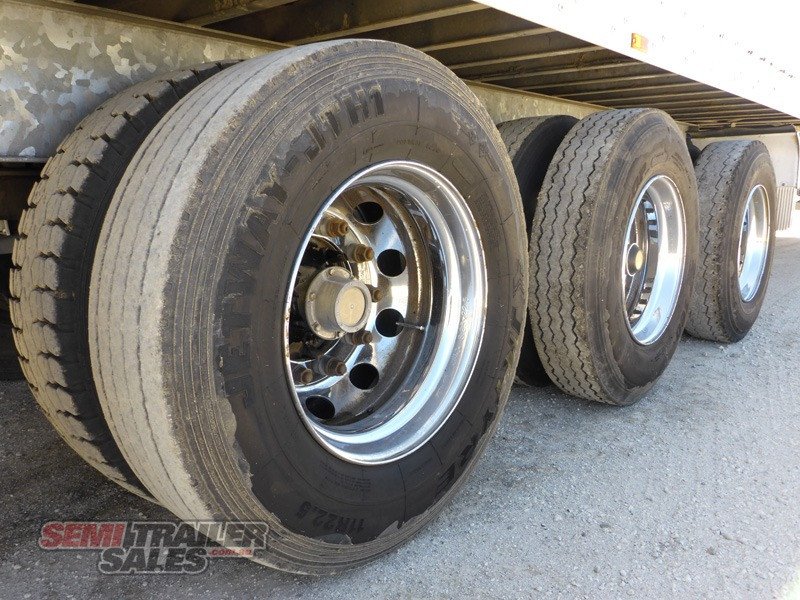 2005 MAXITRANS SEMI 48FT PANTECH TRAILER