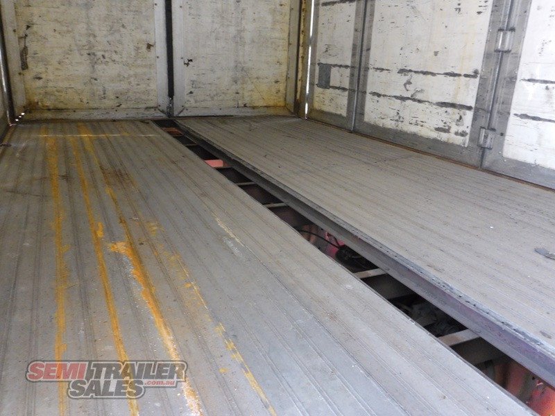 BARKER PANTECH TRAILER