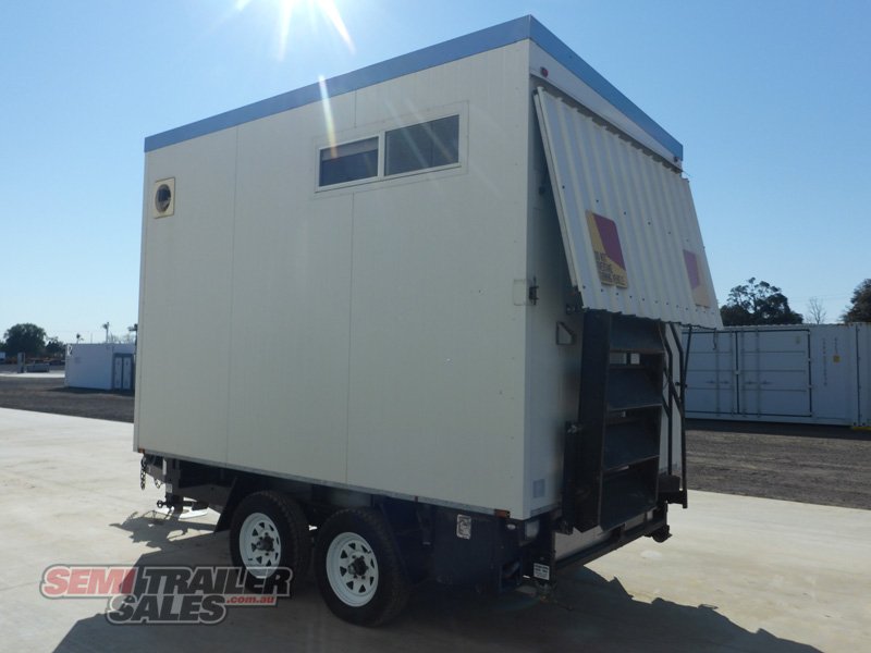 CUSTOM TRAILER