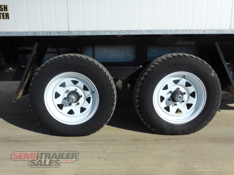 CUSTOM TRAILER