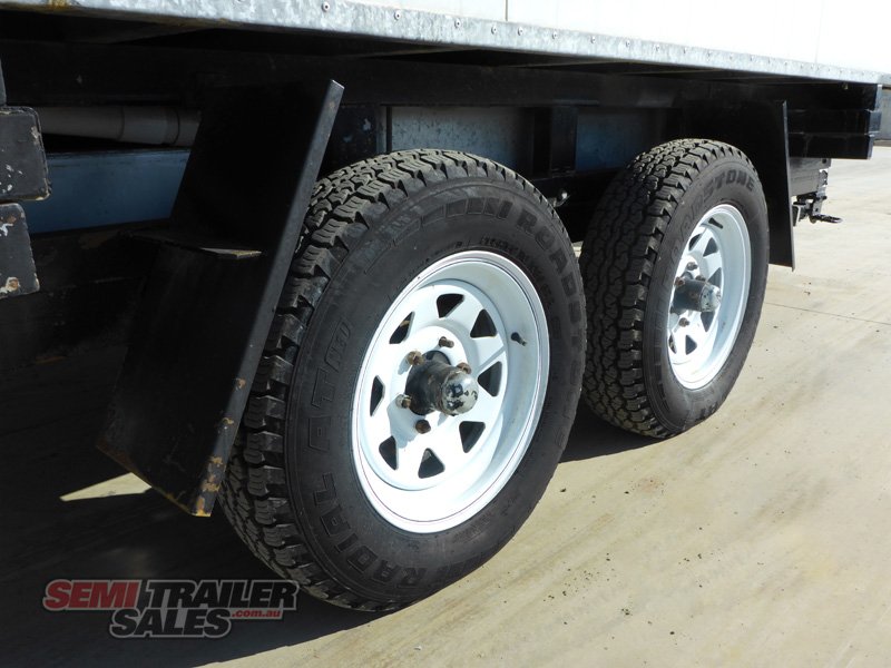 CUSTOM TRAILER
