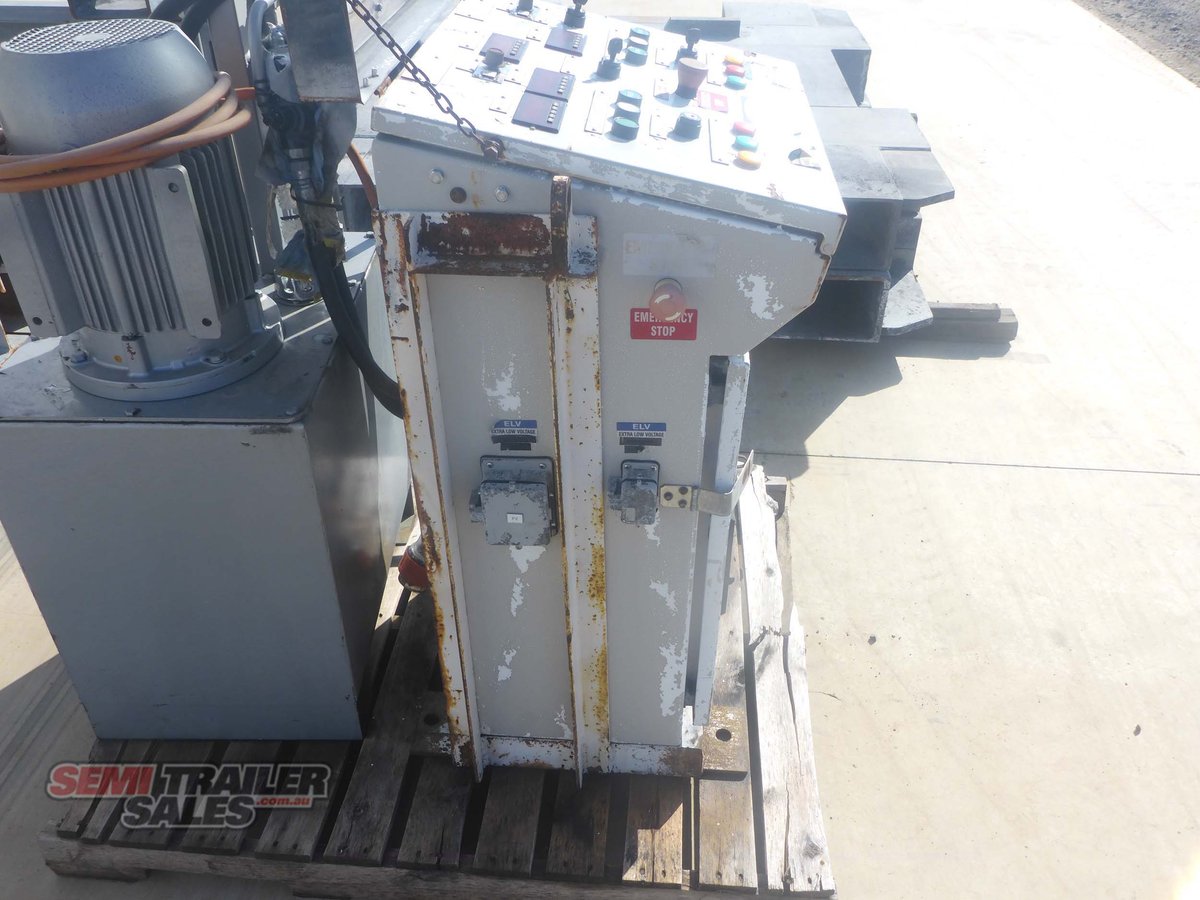 CUSTOM TRAILER