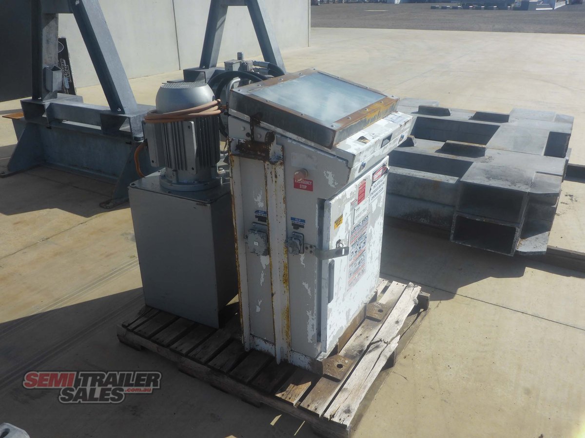 CUSTOM TRAILER
