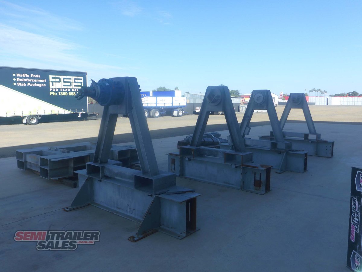 CUSTOM TRAILER