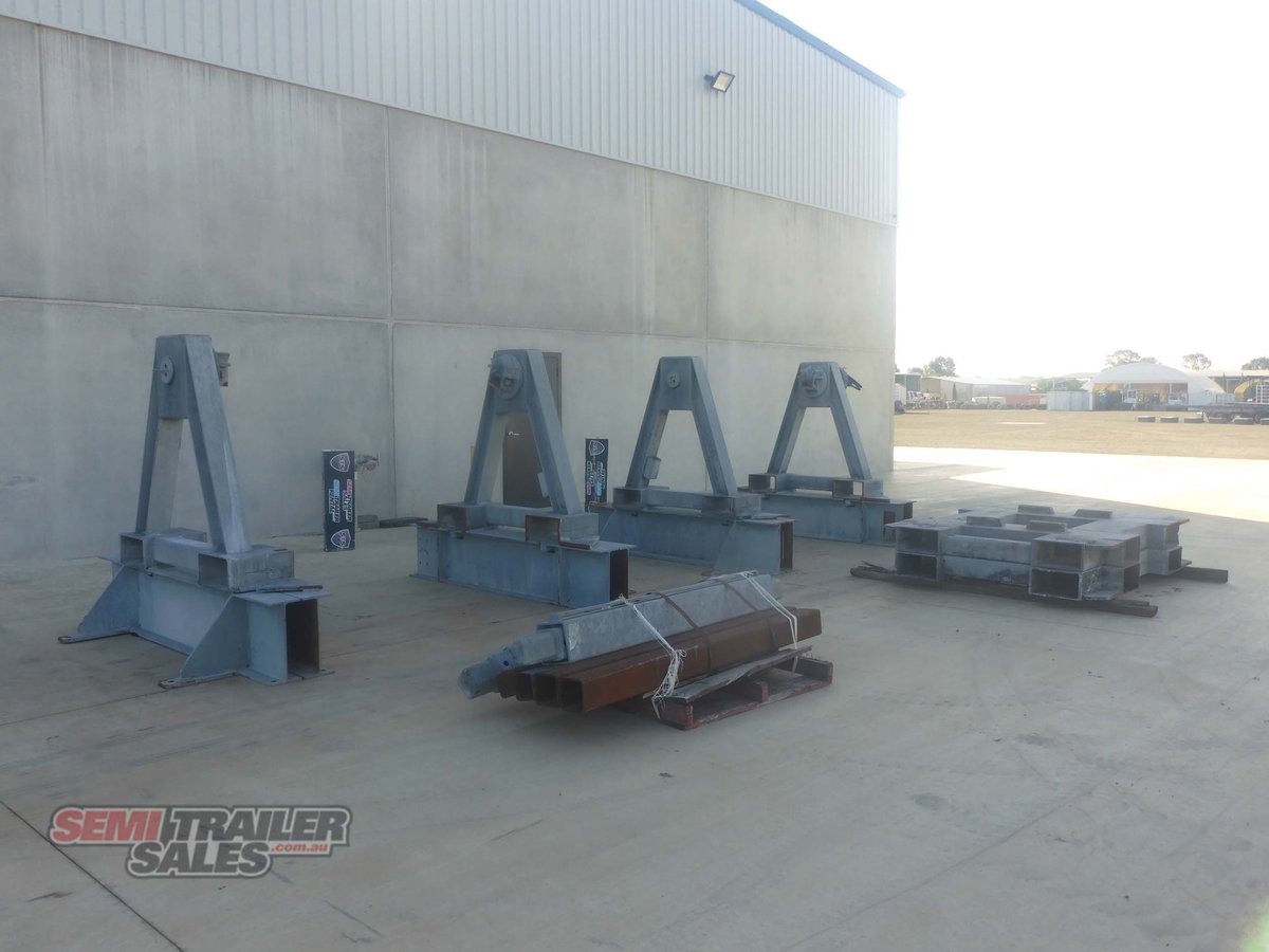 CUSTOM TRAILER