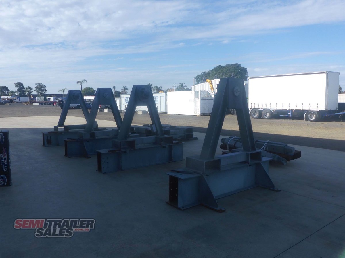 CUSTOM TRAILER