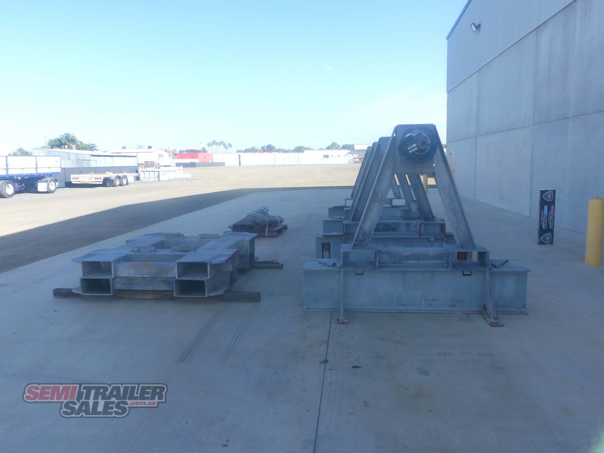 CUSTOM TRAILER