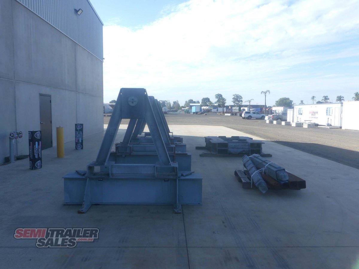 CUSTOM TRAILER