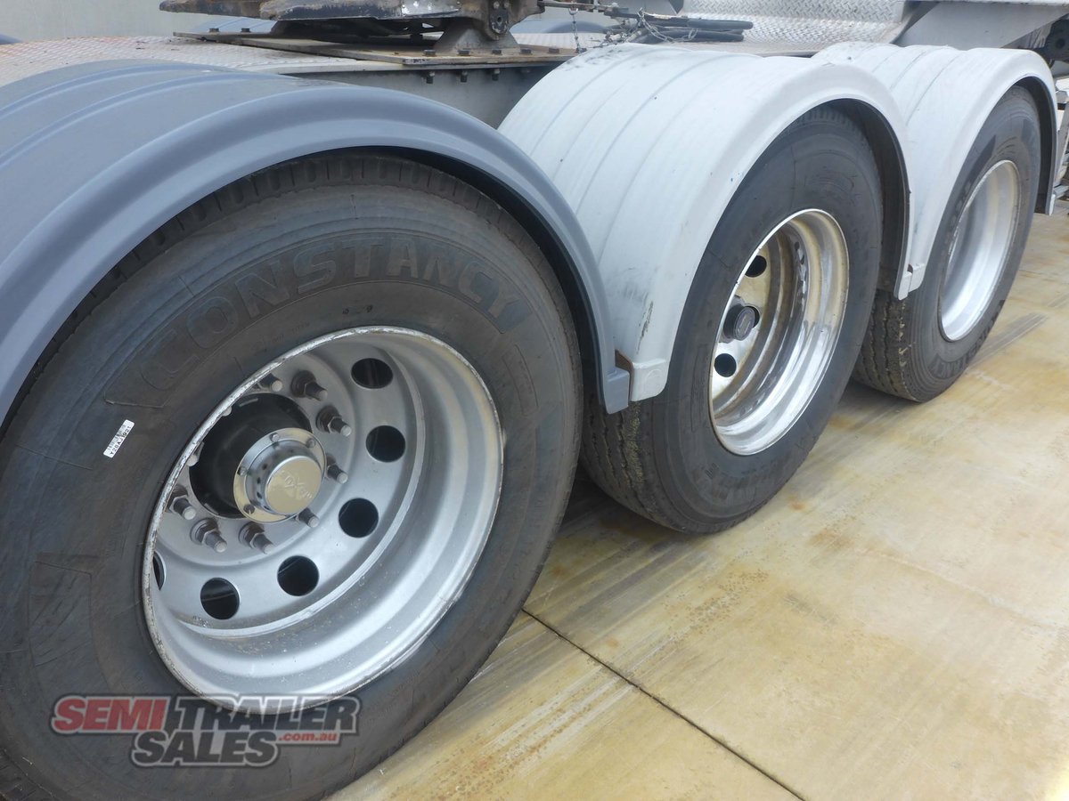 VAWDREY CURTAINSIDER TRAILER