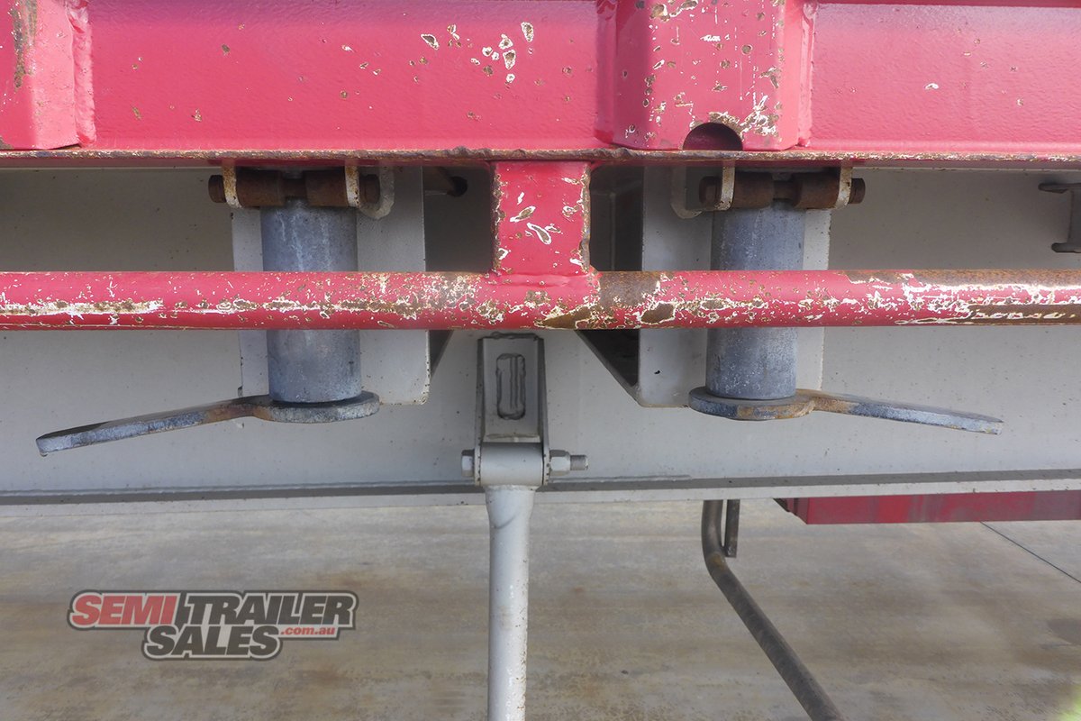 KRUEGER FLAT TOP TRAILER